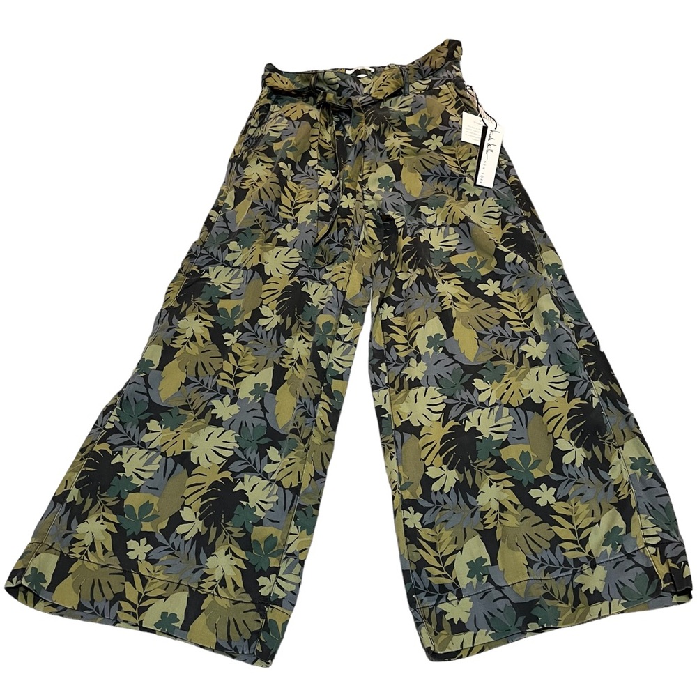 NWT Nicole Miller Leaf Patterned Wide Legged Pants Women’s Size M